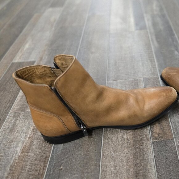 STYLISH STEVE MADDEN ZIPPERED MENS CHELSEA BOOTS SIZE 11 TAN VERY GOOD CONDITION - Picture 2 of 8